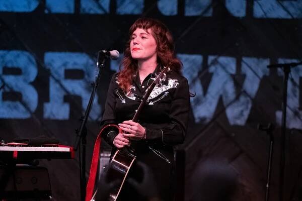 Jenny Lewis Cancels 2022 Indoor Concerts Due to COVID-19