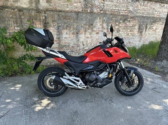 TEST: Honda NC750X (2025) – Nový ocenený dizajn univerzálnej motorky a praktické vylepšenia | Jazdime.sk