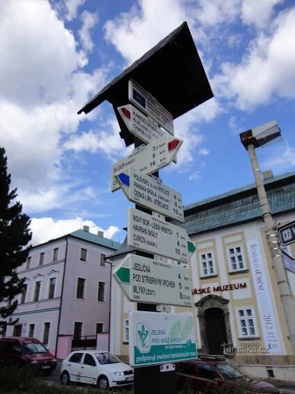 turistické rozcestí Nový Bor - náměstí Míru
