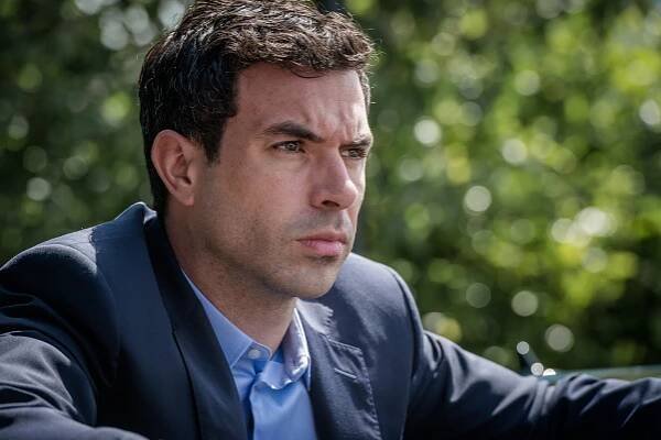 Pátý - Epizoda 4 - Z filmu - Tom Cullen