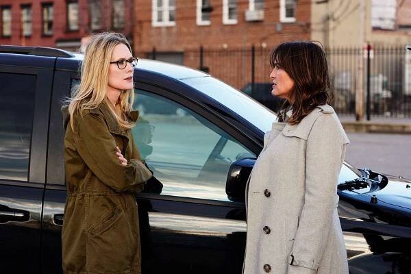 LAW & ORDER: SPECIAL VICTIMS UNIT -- "Sunk Cost Fallacy" Episode 1919 -- Pictured: (l-r) Stephanie March as Alexandra Cabot, Mariska Hargitay as Lieutenant Olivia Benson -- 