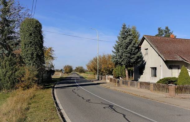 Soubor:Moravany, Moravanský, east part II.jpg