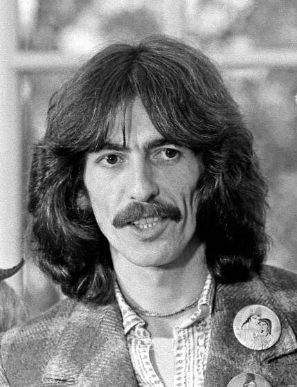 'Tichý Beatle' George Harrison by oslavil 75, do kapely přinesl vlivy hinduistické kultury