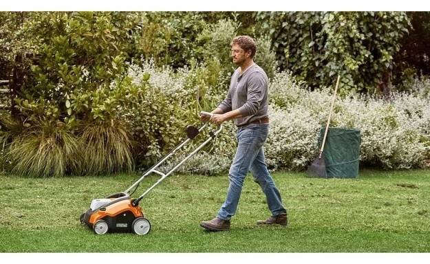 aku vertikutátor STIHL RLA 240 - SET