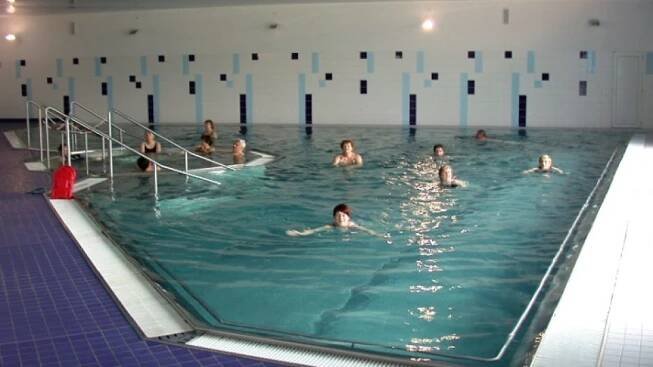 Bazén v lázeňském domě Olga umožňuje klientům lázní jak pobyt ve vířivce,  tak rehabilitační plavání