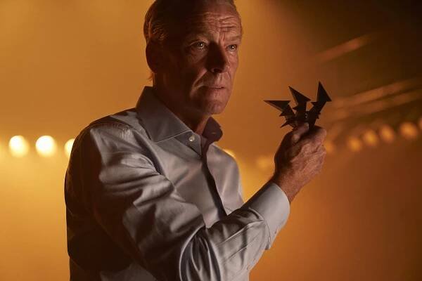 Titans - E.L._.O. - Z filmu - Iain Glen