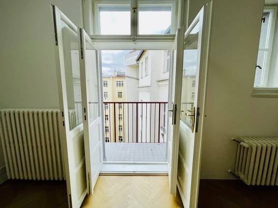 Pronájem bytu 2+kk s balkonem 57 m2 - Praha 2 - Vinohrady - Keller Williams