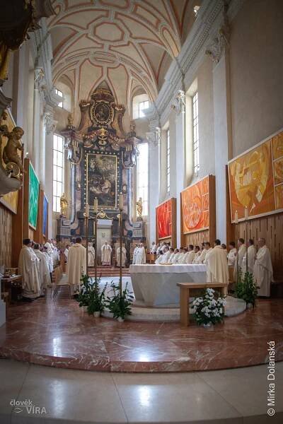 Missa chrismatis v katedrále sv. Mikuláše - Biskupství českobudějovické
