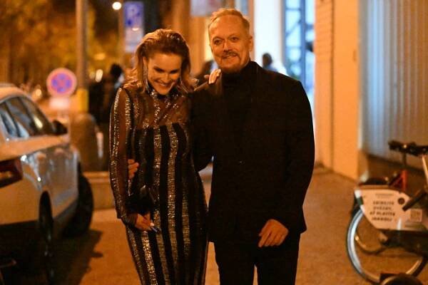 FOTO: Zpěvák Viktor Dyk s přítelkyni Radkou. – stránka 12