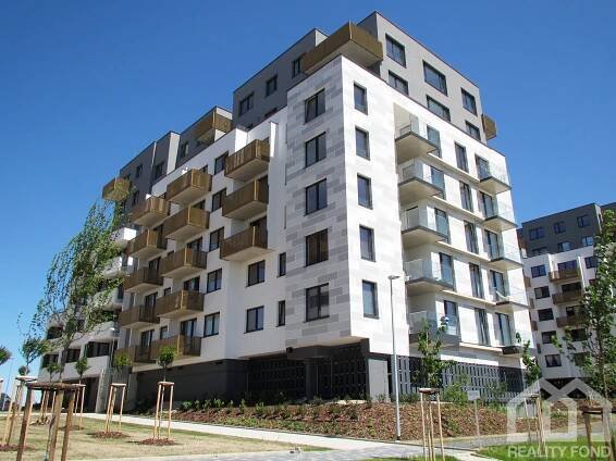 Pronájem bytu 2+kk 58m2 s balkonem a garážovým stáním v 5.NP novostavby z roku 2020, Praha 10 | Reality Fond s.r.o.