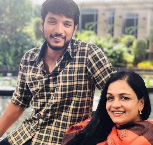 Gautham Karthik With His Mom