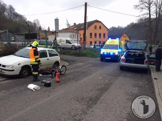 FOTO: Motorkáře musel z Benešova transportovat vrtulník