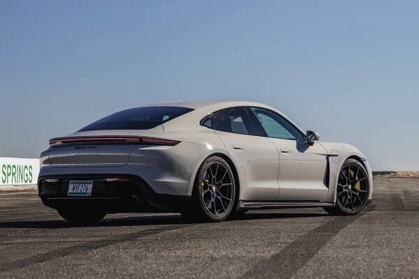 Porsche Taycan přijíždí ve verzi GTS i jako hatchback