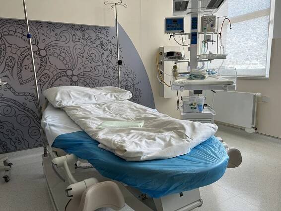 Nové pokoje v porodnici v Hořovicích: Po porodu umožňují pobyt pro celou rodinu