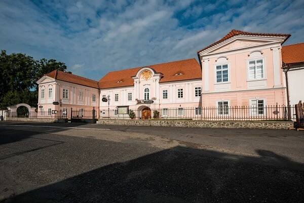 Jak zachránit památku? Zámečtí a hradní páni o víkendu osobně provedou návštěvníky