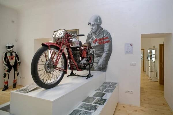 Museum CRR zve na výstavu, která bude tento víkend ještě naposledy kompletní: Hořice