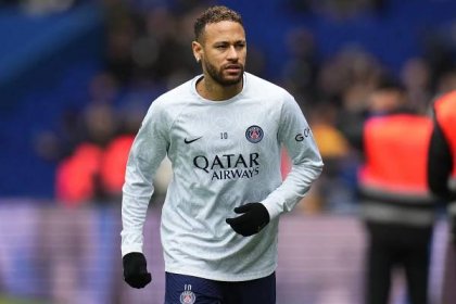 Neymar warms up ahead of a Paris Saint-Germain match in February 2023.