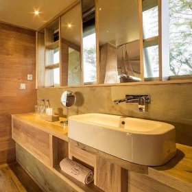 Luxury bathroom at Roving Bushtops in Serengeti National Park in Tanzania