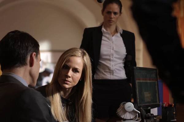 Taken: The Search for Sophie Parker - Z filmu - Julie Benz, Amy Bailey