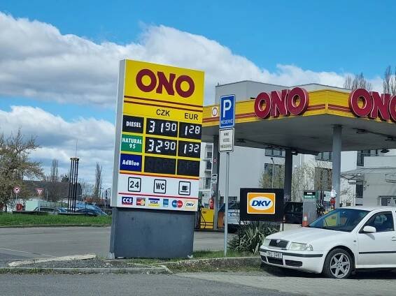 Průzkum cen u benzinek na Mělnicku: rozdíl je až tři koruny za litr