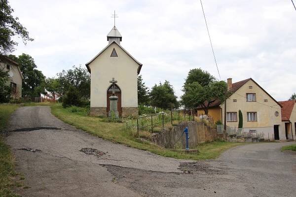 Soubor:Velké Opatovice, Bezděčí, kaple (8921).jpg – Wikipedie