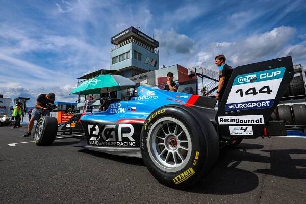 Převezme Max Karhan vládu nad formulí 4?