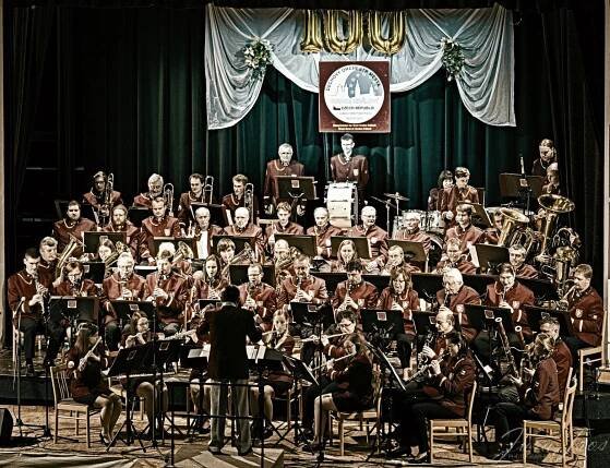 FOTO: Hradecký dechový orchestr oslavil neuvěřitelné 100. výročí své existence