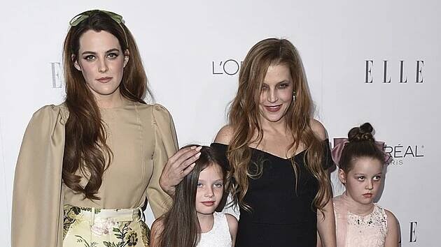 Lisa Marie Presleyová a její dcery Riley Keoughová, Finley Lockwoodová a Harper Lockwoodová (Los Angeles, 16. října 2017)