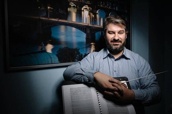Jednu taktovku jsem zlomil o muzikanta, když nedával pozor, vzpomíná dirigent