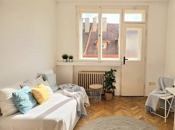 Pronájem bytu 1+kk, 28 m2 - Praha - Vinohrady - Keller Williams