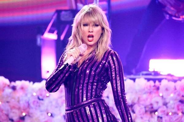 NEW YORK, NEW YORK - JULY 10: Taylor Swift performs onstage as Taylor Swift, Dua Lipa, SZA and Becky G perform at The Prime Day concert, presented by Amazon Music at on July 10, 2019 at Hammerstein Ballroom in New York City. (Photo by Kevin Mazur/Getty Images for Amazon )