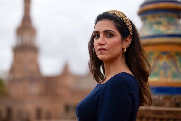 Leila Farzad as Ari in 'Kaos'. 
