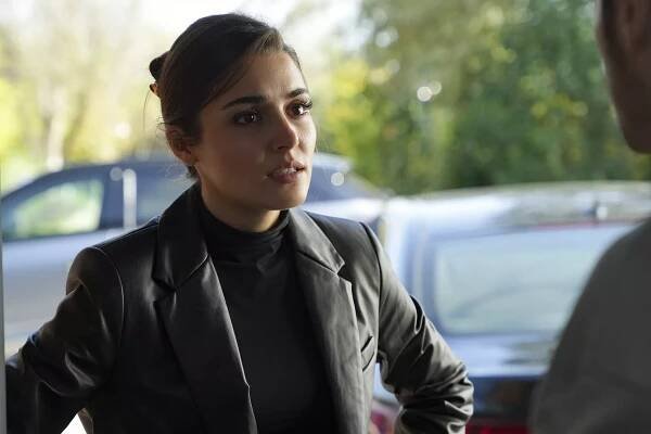 Dvojí tvář lásky - Epizoda 10 - Z filmu - Hande Erçel