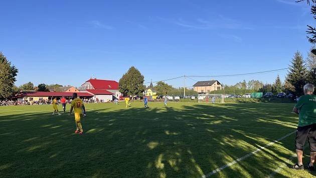 Pikantní šlágr v kraji nabídl dvě červené, dvě penalty, sporný gól a šest branek