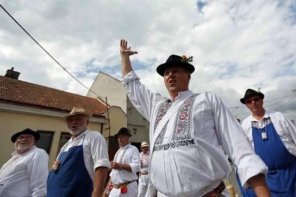 Kyjovské dožínky jsou tradiční folklorní akcí. Průvod v tradičních krojích prošel městem s několika zastávkami za doprovodu dechové hudby.