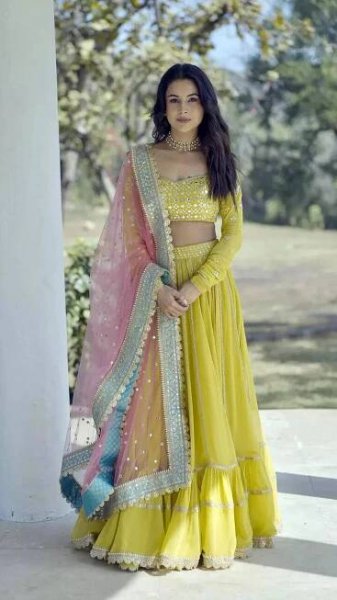 Shehnaaz Gill embraces desi diva vibes with effortless flair