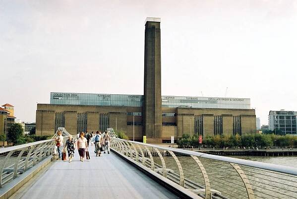 Soubor:Tate Modern - exteriér I. (3. 10. 2004).JPG
