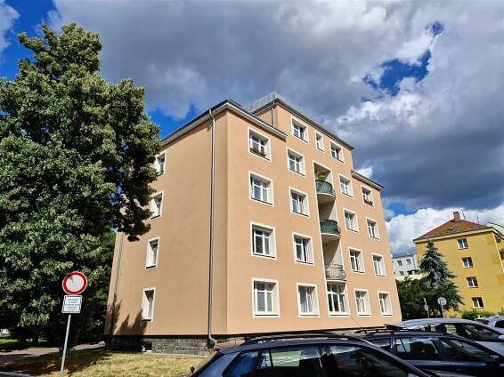 Pronájem velkého bytu 1+1 s balkonem, cihlový, po část.rek. UL Střekov