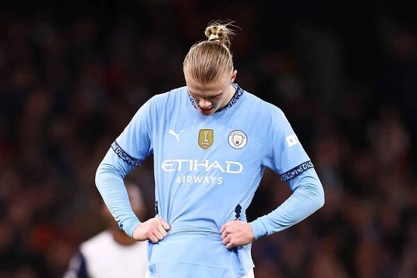 Nejen Sparta se trápí. Manchester City prohrál pátý zápas v řadě, utrpěl debakl