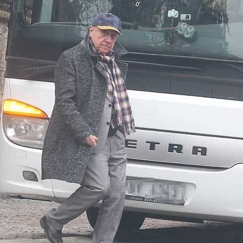 Felix Slováček se uprostřed mediální války vrátil domů k Dádě.