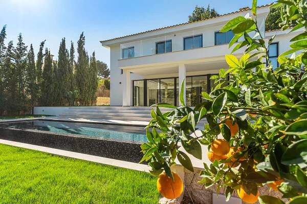 Uniquely reformed villa in Nova Santa Ponsa for sale in Santa Ponsa with Prosperity Mallorca
