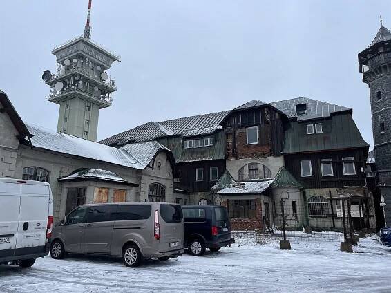 Hotel na Klínovci při opravě rozšíří, nocležníkům se otevře v roce 2028