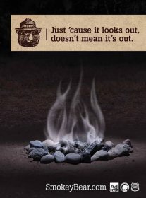 Sobre la imagen de unas brasas echando humo se lee:  "Solo porque parezca que se apagó, no significa que esté apagado".