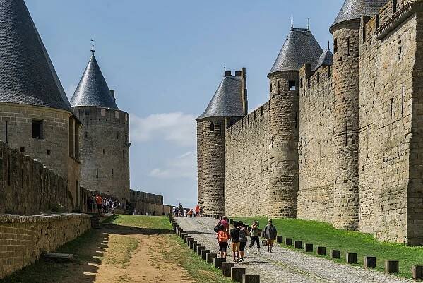 Soubor:Ramparts of the historic fortified city of Carcassone 15.jpg – Wikipedie