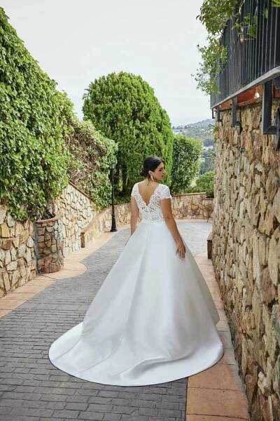 NOVINKA - Annabelle | Wedding Venue | Svatební salon, půjčovna společenských šatů