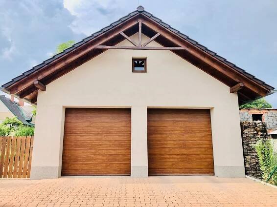 DoorHan Sekční garážová vrata DIY - zlatý dub | zeleneudoli.cz