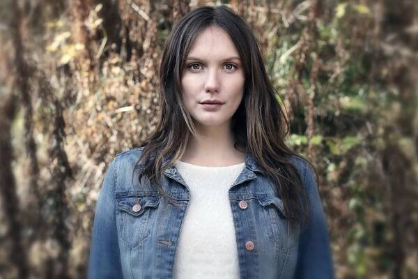 Znovuzrozeni - Série 2 - Promo - Ana Girardot