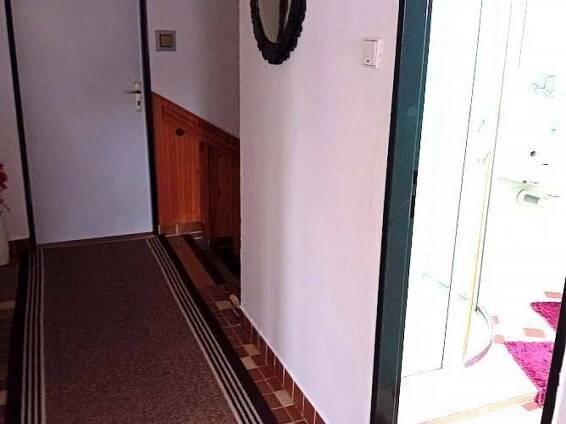 chodba- žádná místnost není průchozí - chalupa k pronájmu Chlum u Třeboně - foto 15