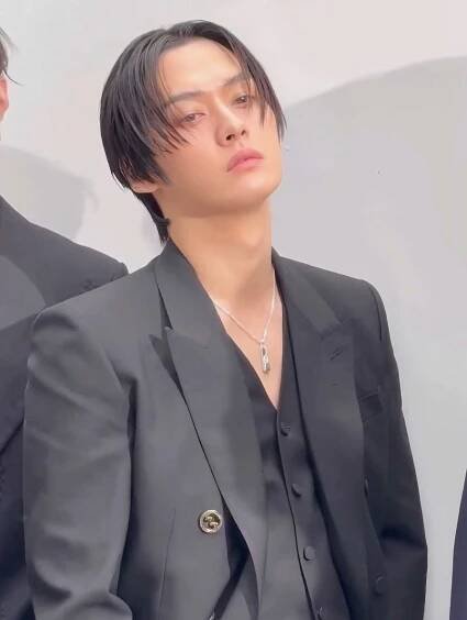 Pin de 𝙷𝙰𝙽 𝙹𝙸𝚂𝚄𝙽𝙶🐿 em 𝐿𝐸𝐸 𝐾𝑁𝑂𝑊 | Star 8, Amor não existe, Marido
