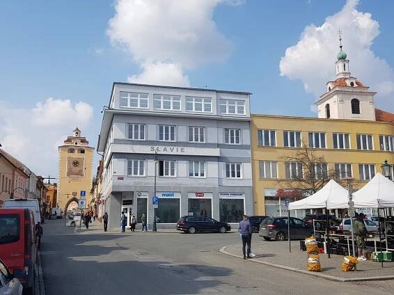 Výhodný pronájem komerčních prostor (44 m2) v historickém centru Berouna | Ing. David Krátký